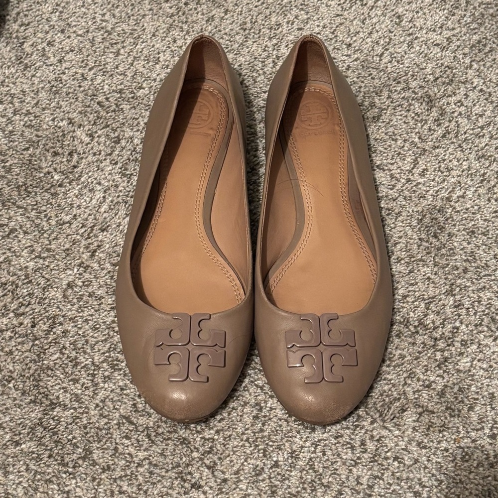 Tory Burch Lowell beige ballet flats size 9.5